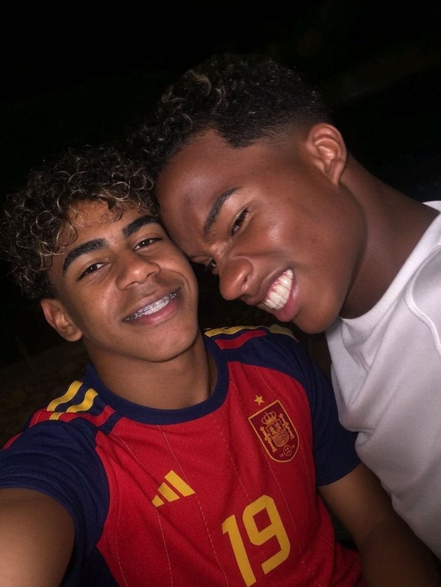 voidnortista's tweet photo. poderia ser eu e #ele mas ele não me quer e me trata parecendo que eu não importo fazer o que né https://t.co/N7jtR2Bep1