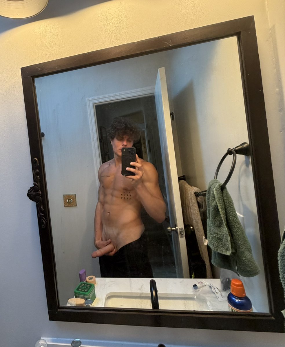 OnlyClark's tweet photo. Anyone wanna give me a hand with a heavy cock? https://t.co/DRWjzCFAnG
