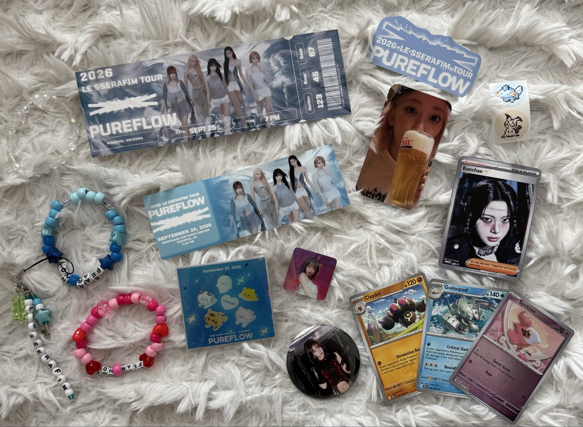 twiceourqueens's tweet photo. Freebies from #PUREFLOW_IN_Phoenix yesterday ❤️
@le_sserafim fans are the best, so creative and fun. https://t.co/sc5XkIw8oN