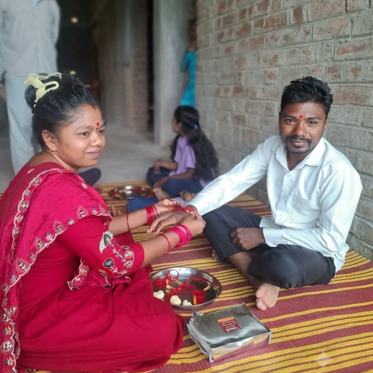 EmilyKindb1u's tweet photo. Happy Raksha Bandhan https://t.co/zM5eQcFpPX