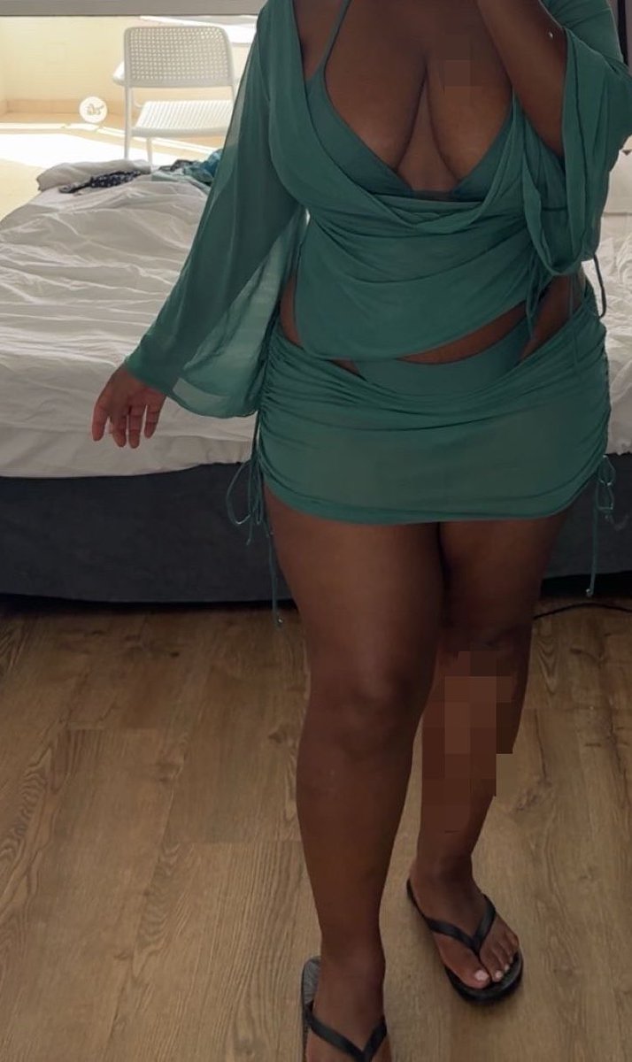 onyxaagem's tweet photo. Holiday Toes 🦶🏾👙#findom #sexytoes #paypig https://t.co/YFq9ewyFwV
