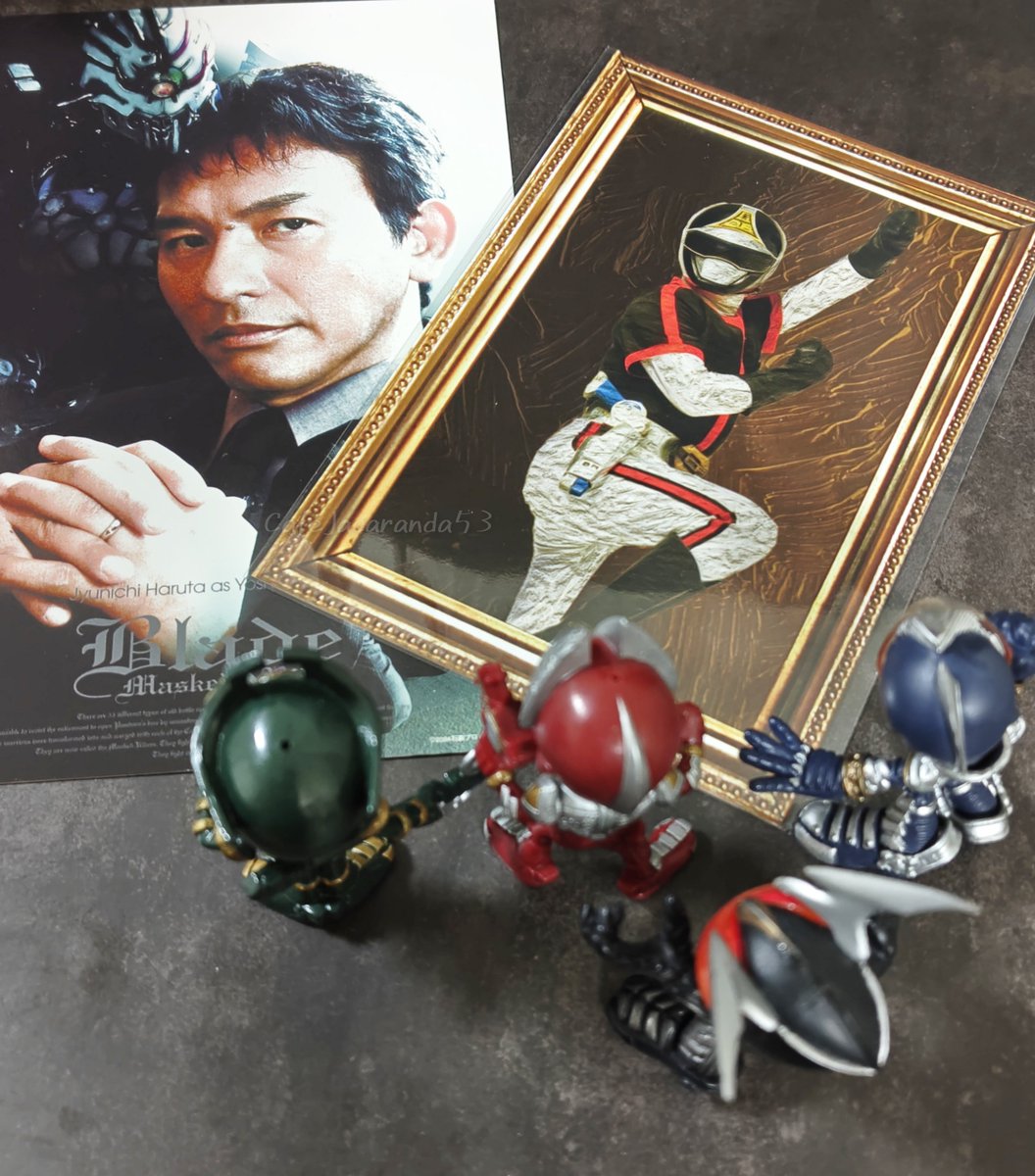 CafeJacaranda53's tweet photo. ──広瀬さん！(父)

▼
科学戦隊ダイナマン(1983)
ダイナブラック※／星川竜

大戦隊ゴーグルファイブ(1982)
ゴーグルブラック※／黒田官平
(※アクターも兼任)

仮面ライダー剣
広瀬義人

演:春田純一 https://t.co/9McI9omuvZ