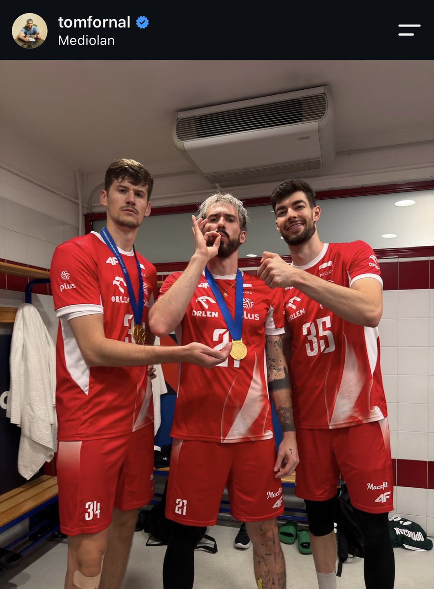 Martyna071521's tweet photo. VNL vs Euro Volley ❤️🚬😂

#gangłysego https://t.co/NU5vDwr0oC