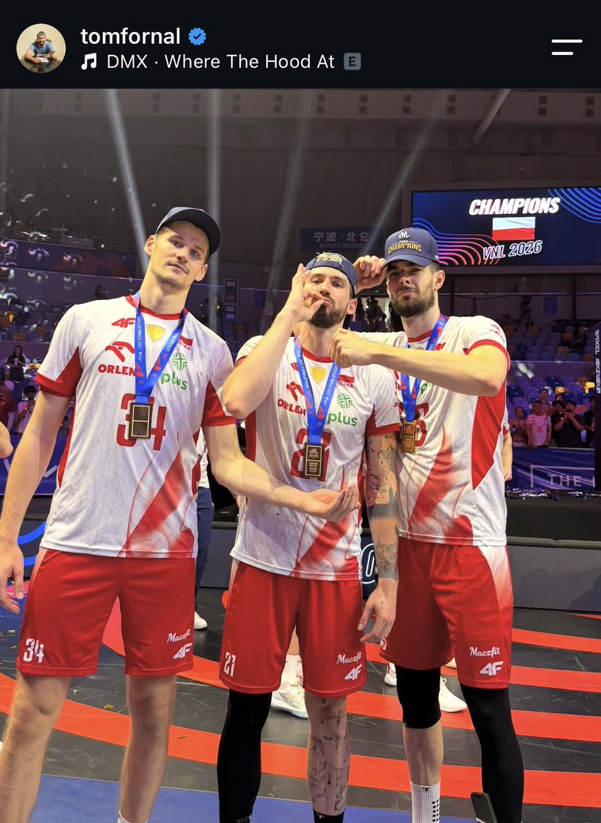 Martyna071521's tweet photo. VNL vs Euro Volley ❤️🚬😂

#gangłysego https://t.co/NU5vDwr0oC