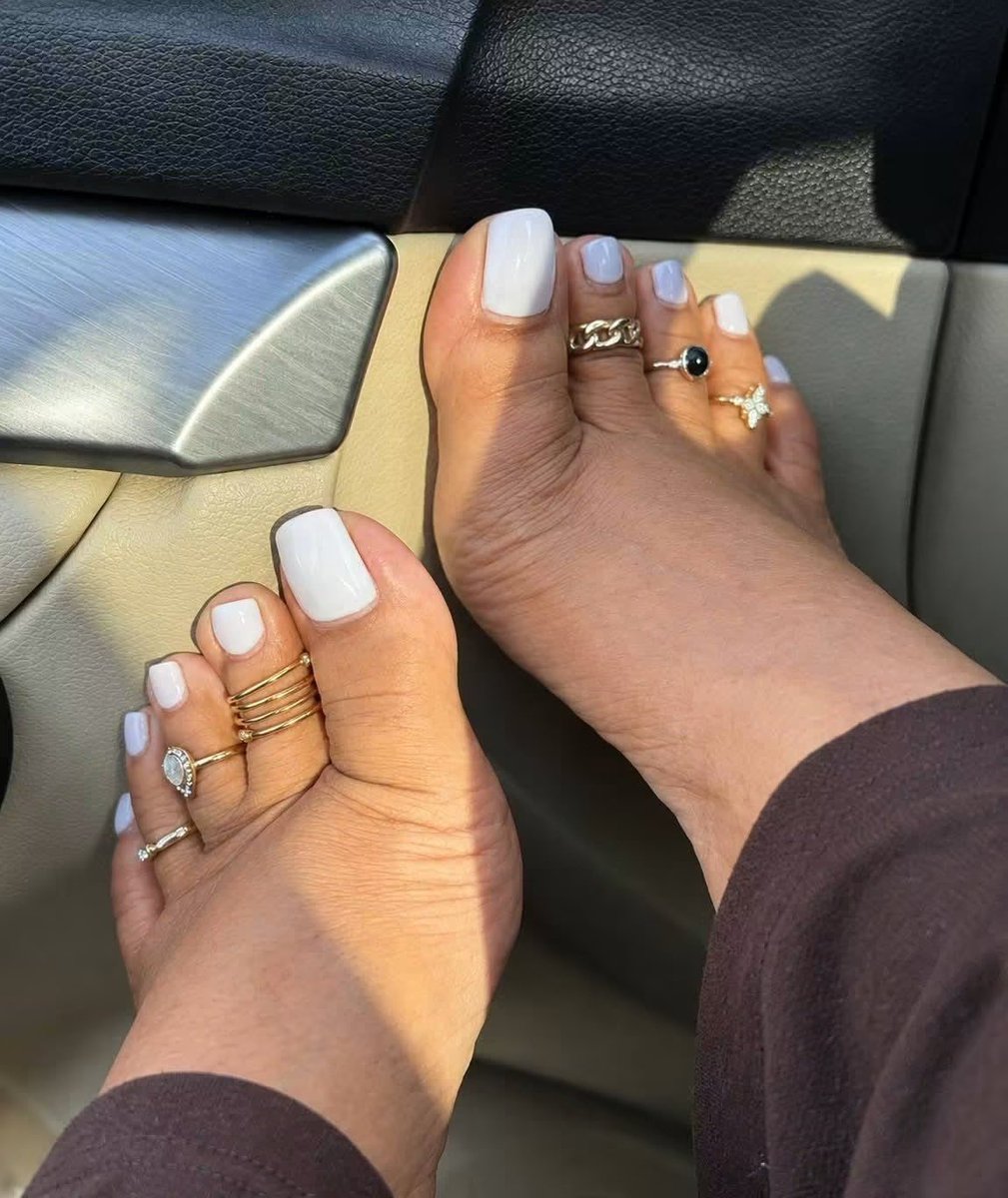 dafeetguy_46's tweet photo. Our 1st matchup.. who wins?
Left or right?
#feetfetısh #feetworshi̇p #pto https://t.co/ntdISrDcEC