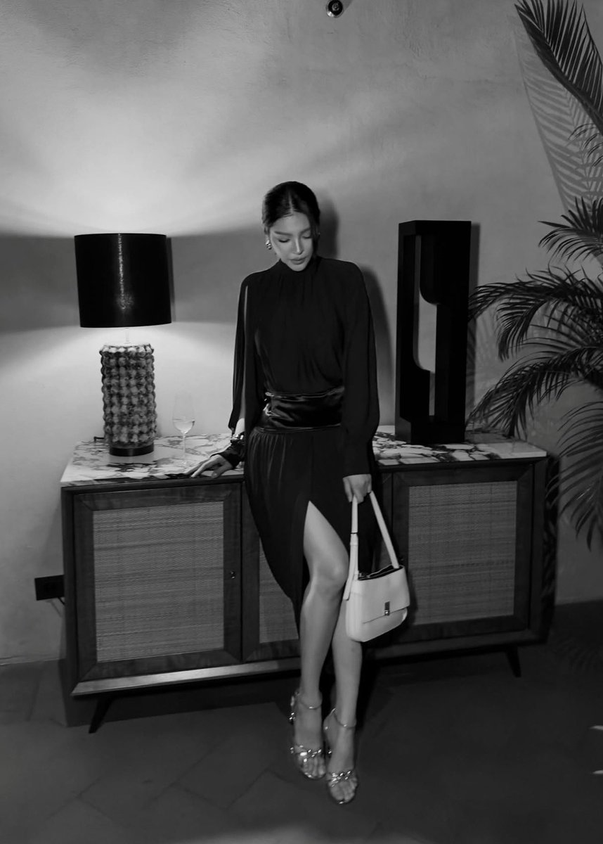 manudafaye's tweet photo. gente, eu não sei explicar o que estou sentindo, eu só queria que ela fosse minha 🙏🏼

FAYE FOR FERRAGAMO MFW
#FerragamoXFaye #FayePeraya
#FerragamoSS27 #Ferragamo https://t.co/67gqGxvXUl