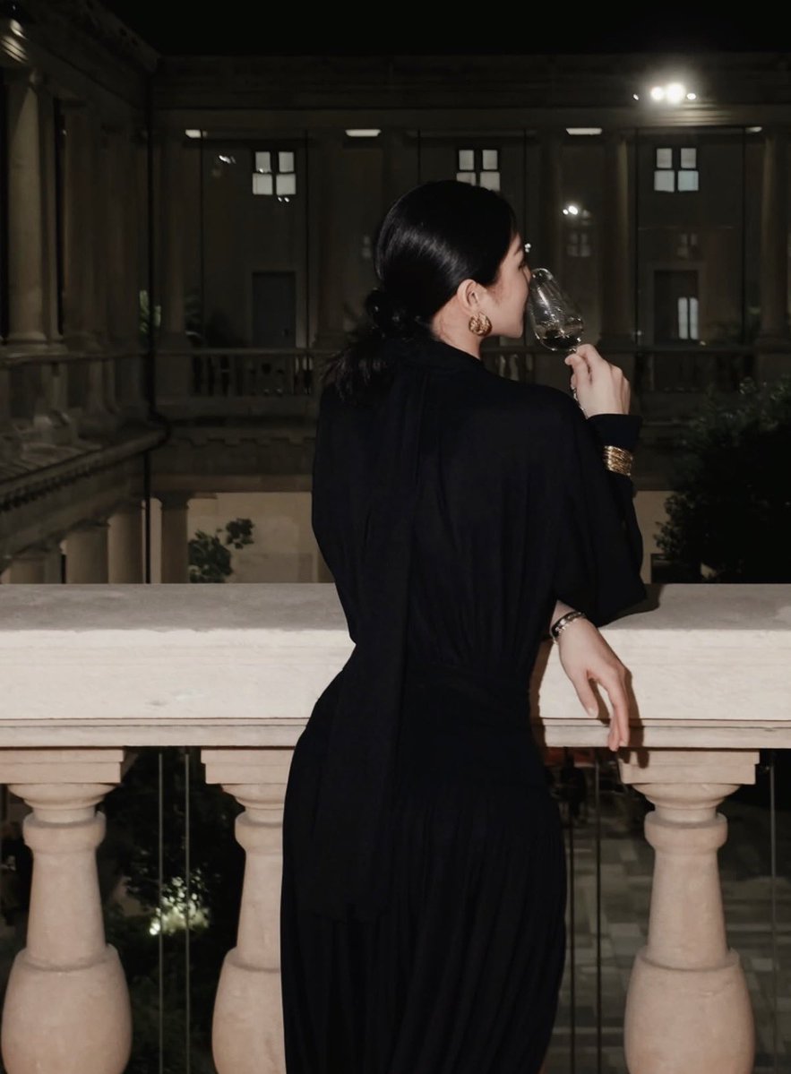 manudafaye's tweet photo. gente, eu não sei explicar o que estou sentindo, eu só queria que ela fosse minha 🙏🏼

FAYE FOR FERRAGAMO MFW
#FerragamoXFaye #FayePeraya
#FerragamoSS27 #Ferragamo https://t.co/67gqGxvXUl