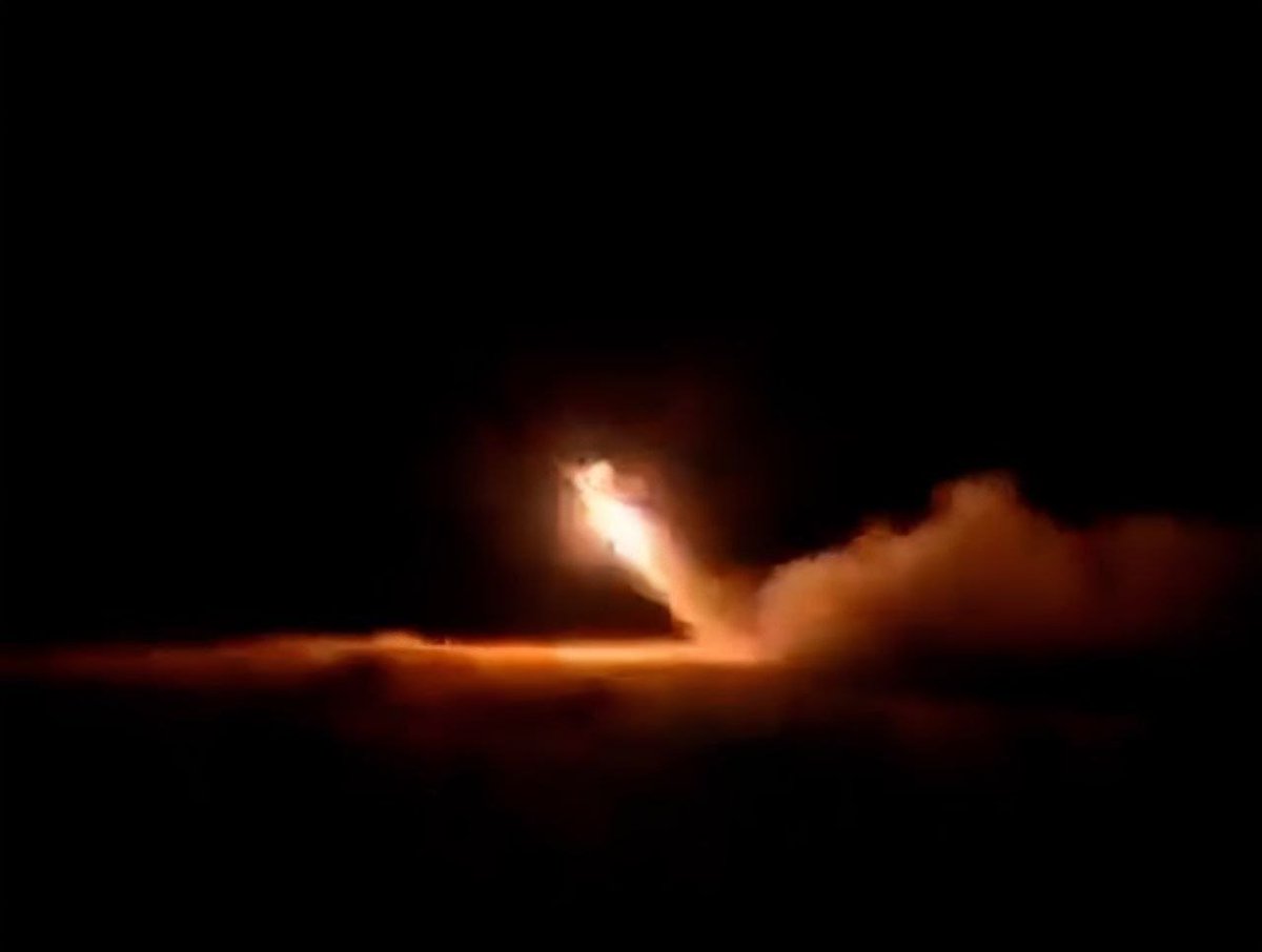SprinterPress's tweet photo. 🇮🇷🇺🇸The Navy of the Revolutionary Guard has increased its control in the Strait of Hormuz and attacked several ships tonight.
This is in line with a plan to tighten control over ships attempting to ignore regulations set by the Iranian government.
A few moments ago, explosions were again reported in the strait