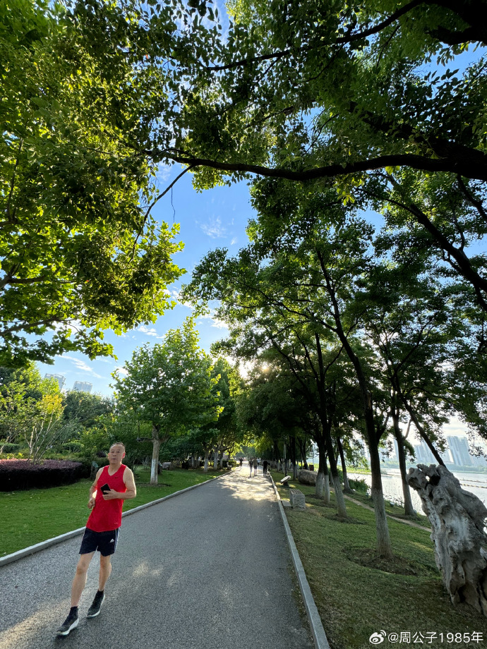 ReginiaRodp5's tweet photo. Back from a morning jog along the West Lake—fresh air and vibrant views make the perfect start to the day!， https://t.co/ivj8zGYgKT