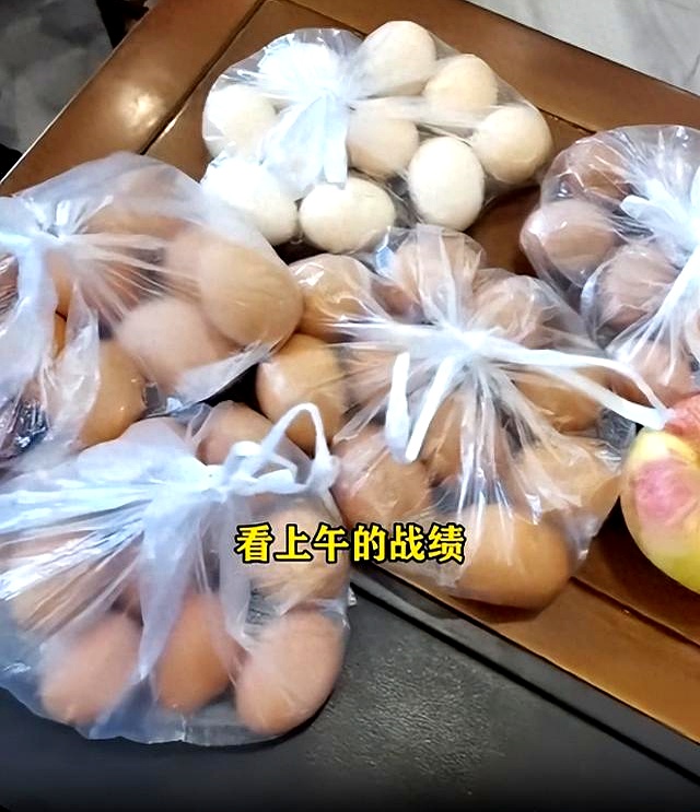 RexDeoliveyp's tweet photo. Stocking up for the week: Crisp local veggies, fresh eggs, and artisanal bread from the farmers’ market—eat well, live well! https://t.co/PxtNpeerMj