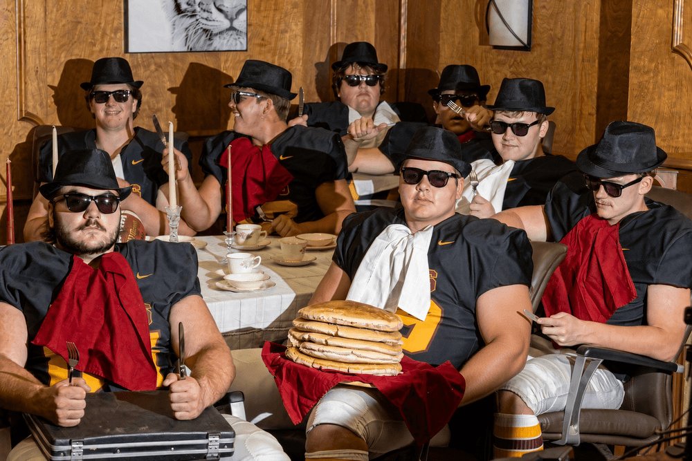 kristavmarx's tweet photo. 𝗣𝗮𝗻𝗰𝗮𝗸𝗲 𝗽𝗮𝗿𝘁𝘆 🥞🏈Homecoming night 🐯 Trever was out there serving PANCAKES all night — I lost count! The ultimate o-line flex. Way to eat, Tigers!#HarrisburgTigers #Homecoming #SeniorYear #PancakeBlock #FridayNightLights https://t.co/qU0xqvu6nd