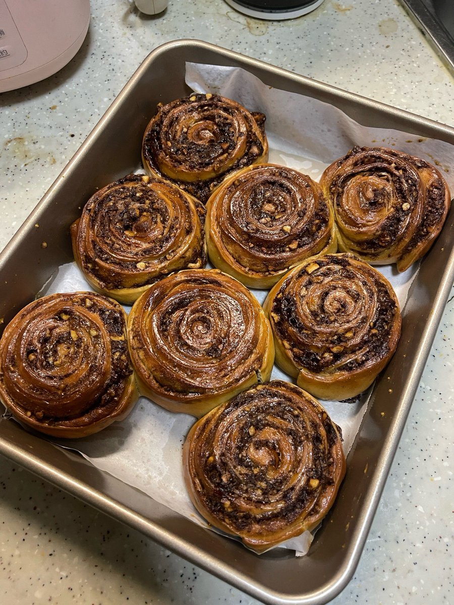 GregoriaHousel's tweet photo. Just pulled my homemade cinnamon rolls out of the oven—warm, gooey, and smelling like pure joy! Every messy stir and extra sprinkle was worth it https://t.co/FEgo4B4KkS