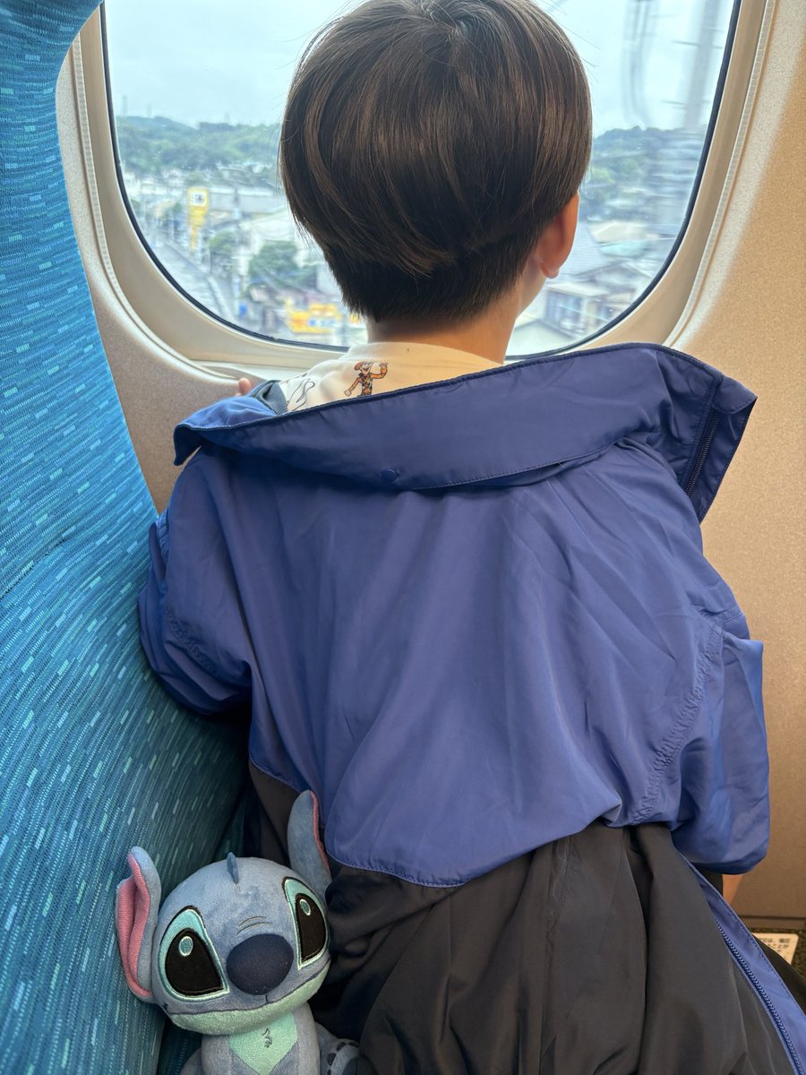 moiaia's tweet photo. 新幹線に乗って〜長男とディズ��ー行くぞ〜🏰🐭 https://t.co/lH9KwA14W5