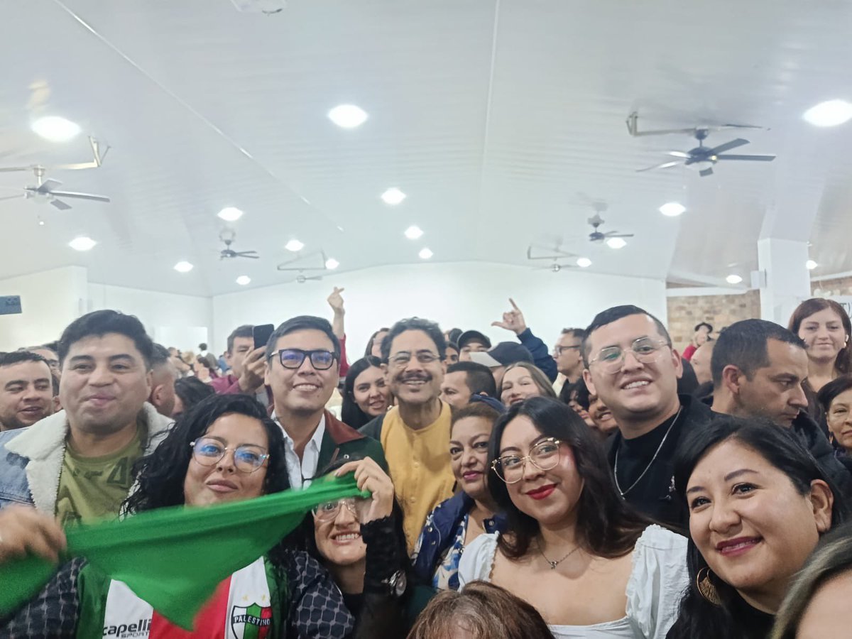 IvanCepedaCast's tweet photo. EL PACTO HISTÓRICO SE REÚNE EN TODO EL PAÍS 

Ha comenzado la preparación del congreso fundacional del @PactoCol. En todo el país se realizan asambleas y escuelas de formación política. 

Hoy en Bogotá me reuní con @Vamosxlosddhh, y en Zipaquirá asistí a la inauguración de la escuela para integrantes, lideresas y líderes del Pacto.