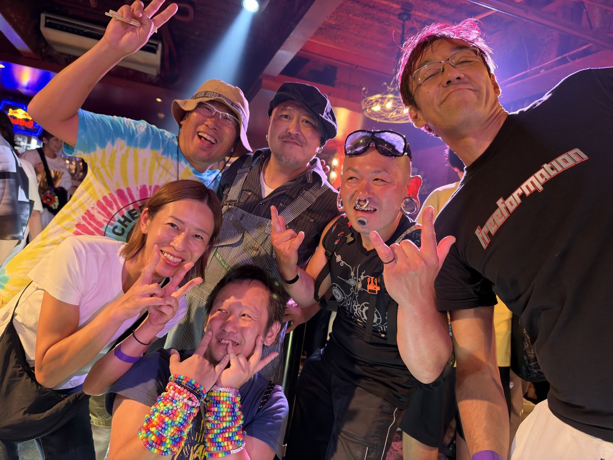 t_energy's tweet photo. happy dinamite 25th
おめでとうございます🎂
楽しく全力で踊ったぞー‼️😆
20年振りに会えた仲間もいたw

#HD25TH https://t.co/Bckk3DjTNF