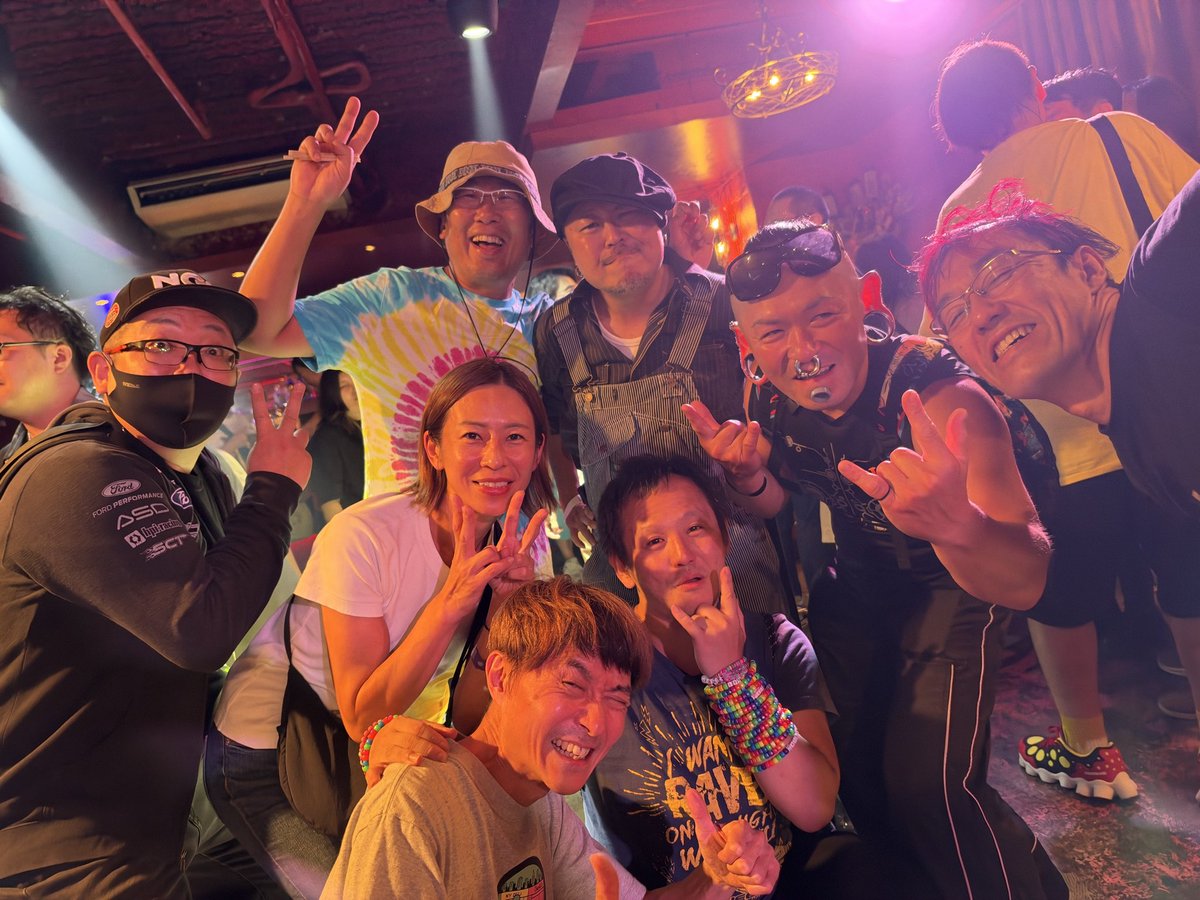 t_energy's tweet photo. happy dinamite 25th
おめでとうございます🎂
楽しく全力で踊ったぞー‼️😆
20年振りに会えた仲間もいたw

#HD25TH https://t.co/Bckk3DjTNF