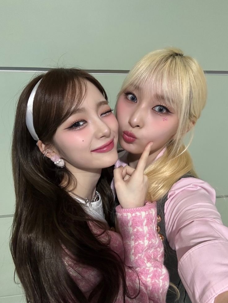 kpop12002's tweet photo. 🩷

#EJI #CHOWON #ICHILLIN https://t.co/kNglOGZIke