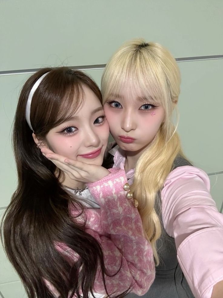 kpop12002's tweet photo. 🩷

#EJI #CHOWON #ICHILLIN https://t.co/kNglOGZIke