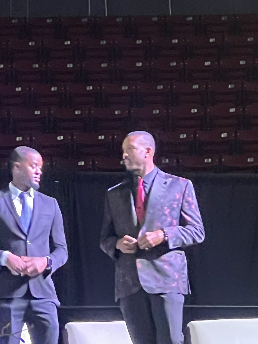 tjbowers15's tweet photo. Had the pleasure of celebrating with my brother from another in his MSU Hall of Fame Induction! Much deserved bro! Stamped forever! #HailState #Dawg4Life #IYKYN #AGuy 🏀 https://t.co/uFhw3y8Fez