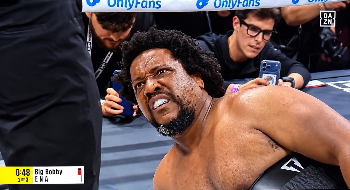BMERingside's tweet photo. All that hype just to not even make it through one round. Big Bobby “The Boss” Smith faced Edris “ENA” Enofé in a Misfits Boxing heavyweight bout in Miami.

#BigBobby #EdrisEnofe #MisfitsBoxing #Boxing #BMERingside https://t.co/bWBbrcBQwZ