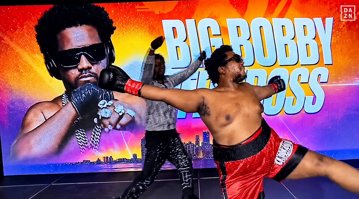 BMERingside's tweet photo. All that hype just to not even make it through one round. Big Bobby “The Boss” Smith faced Edris “ENA” Enofé in a Misfits Boxing heavyweight bout in Miami.

#BigBobby #EdrisEnofe #MisfitsBoxing #Boxing #BMERingside https://t.co/bWBbrcBQwZ