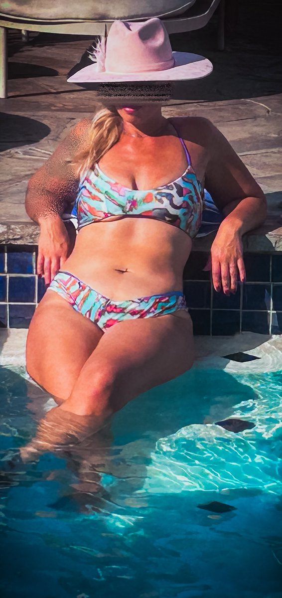 Brycesfantasy's tweet photo. Just a girl hanging by the pool, plotting what trouble to get into tonight. Trust me, the thoughts are not innocent ๐
Drop your ideas below of what I should do on date night ๐
#milf #poolday #sunsout https://t.co/UrnKN9tfBe