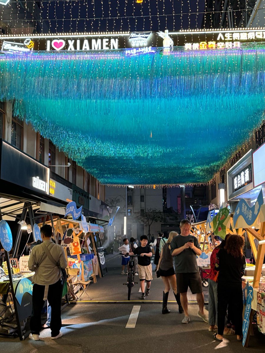 mv8xns's tweet photo. [Today at 景厝, the bustling market has some silly but fun surprises!] https://t.co/szBT8tPbpT