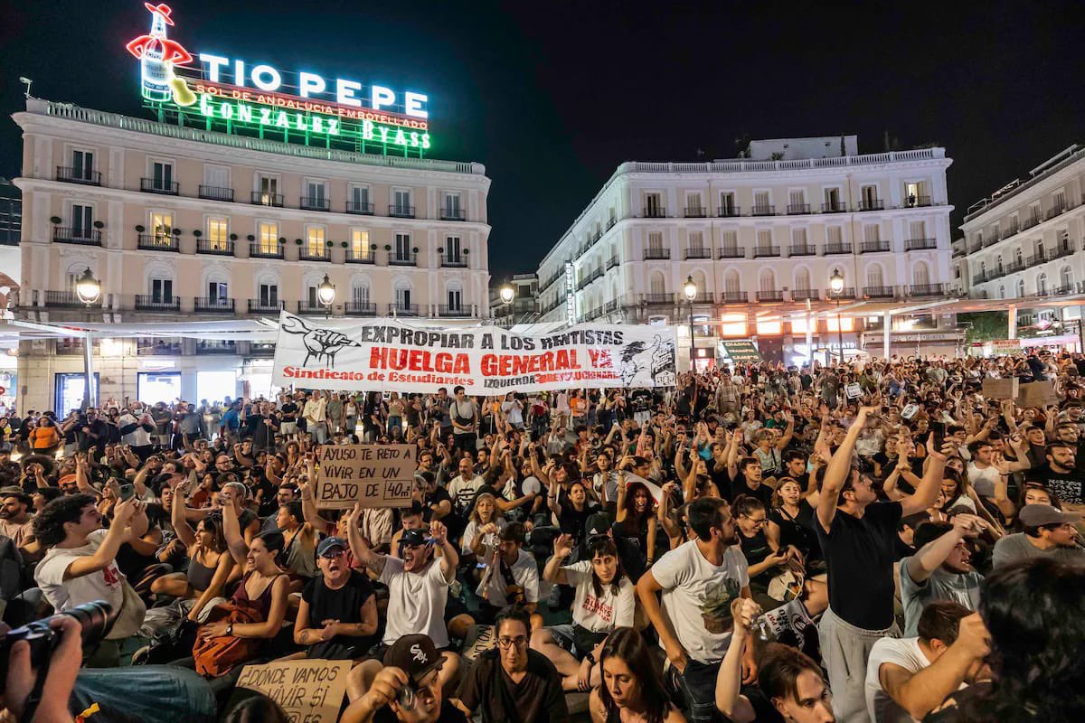by_aloo's tweet photo. esto emociona y mucho ✊🏻🌹 https://t.co/Lm3wFVo2UP