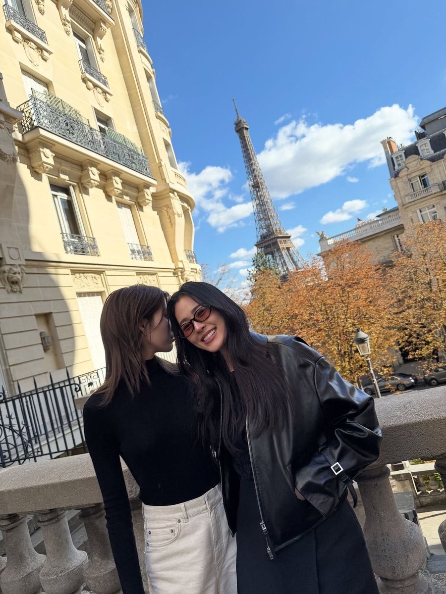 Juneslawyer's tweet photo. Lingorm give us more of this in paris pls ily https://t.co/uFirf2z4Iq