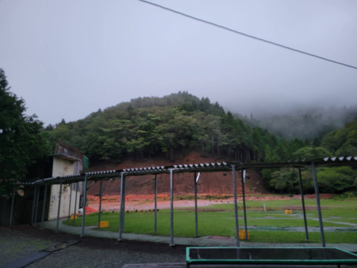 suyamashooting's tweet photo. おはようございます☁️
9月27日（日）今朝の須山情報です。
天気　曇り☁️
気温　16℃
風　　微風
本日はB面、スキート面予約が入ってます。

本日も皆様のご来場スタッフ一同心よりお待ちしております。 https://t.co/Y8Q9g33Yno