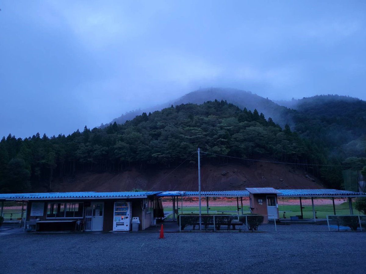 suyamashooting's tweet photo. おはようございます☁️
9月27日（日）今朝の須山情報です。
天気　曇り☁️
気温　16℃
風　　微風
本日はB面、スキート面予約が入ってます。

本日も皆様のご来場スタッフ一同心よりお待ちしております。 https://t.co/Y8Q9g33Yno