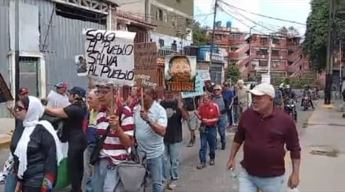 AlSondel23_'s tweet photo. ¡Desde la Parroquia Sucre el Frente Popular Antiimperialista lo deja claro! 🇻🇪✊🏽
Frente al sionismo genocida y los nuevos corsarios imperiales, la respuesta es más conciencia, calle y Poder Popular Comunal. ¡La patria no se vende, se defiende! 🔥
#Antiimperialistas #PoderComunal https://t.co/FaKbyNA6sA