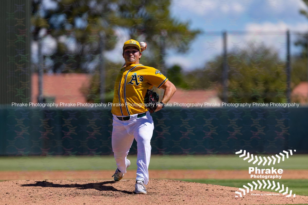phrakephoto's tweet photo. Dominic Mauro (68) P A's 2026 10th rnd @mauro_dominic @GoBearcatsBASE #athletics #Atléticos #oaklandas #drumtogether #oaklandathletics #LosAtléticos #rootedinoakland #BabyAs @AthleticsFarm
#goas #greenandgold #thegreenandgold https://t.co/OqiBEPcBUZ