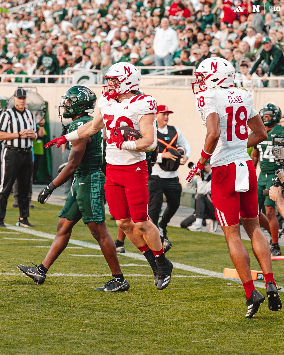 HuskerFootball's tweet photo. NORTH PLATTE, NEBRASKA.
STAND UP. https://t.co/slpoWGnKLc