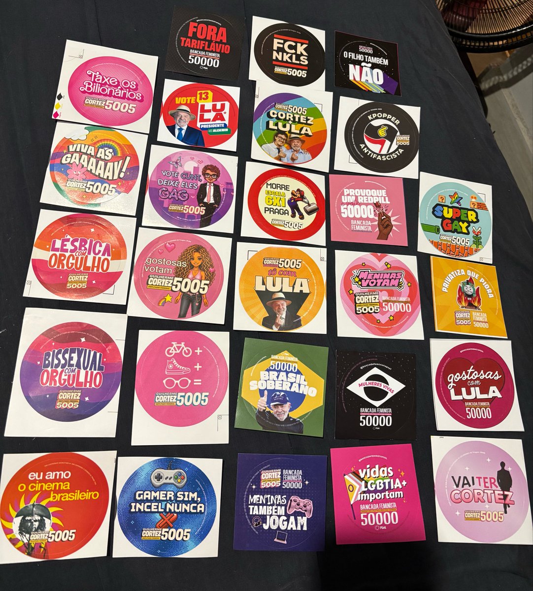 abruxadeblegh's tweet photo. Como pode o Guilherme Cortez e a Bancada Feminista terem os MELHORES adesivos de campanha????

EU PEDI UMA REFEIÇÃO E VOCÊS ME DERAM UM BANQUETE https://t.co/V831TGGQuL