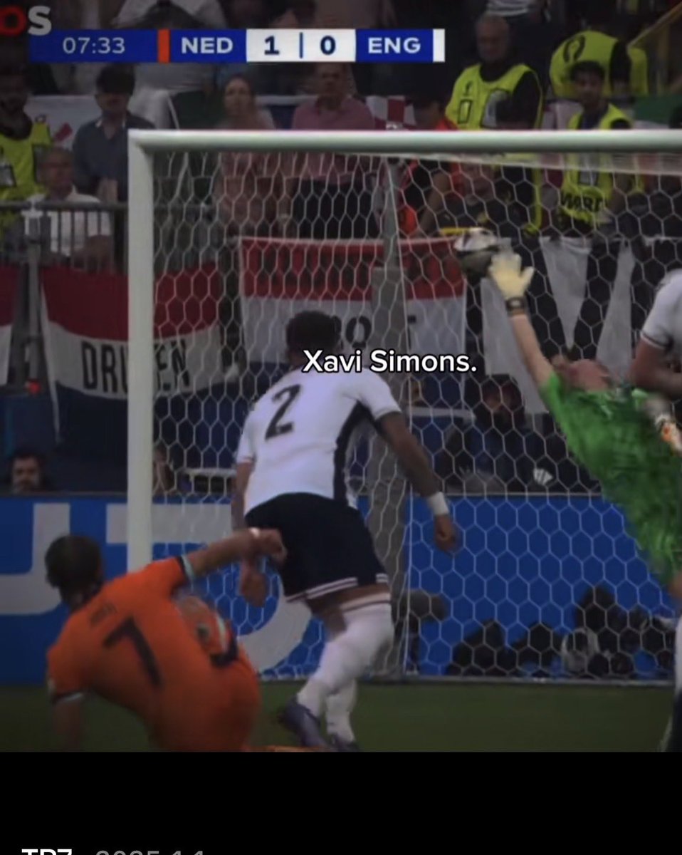 lewismcqu's tweet photo. @geoc1878 Classic.

Both these went 2 yard inside the post, any keeper with normal size arms saves them. 

🦖 https://t.co/a4hnYawvK4