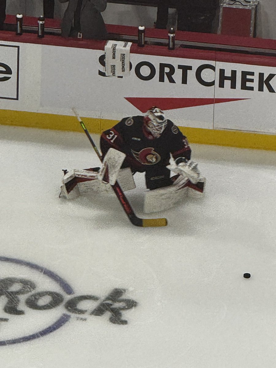 jkamckenzie's tweet photo. Noticed a few #Sens players wearing gold tape on their stick blades in warmup. They’re wearing it in commemoration of Childhood Cancer Awareness Month. https://t.co/b2fHIeOdZC