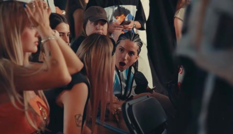 darkeiddd's tweet photo. Si Angie, así reaccionamos TODOS https://t.co/7QoDx9Mnt4