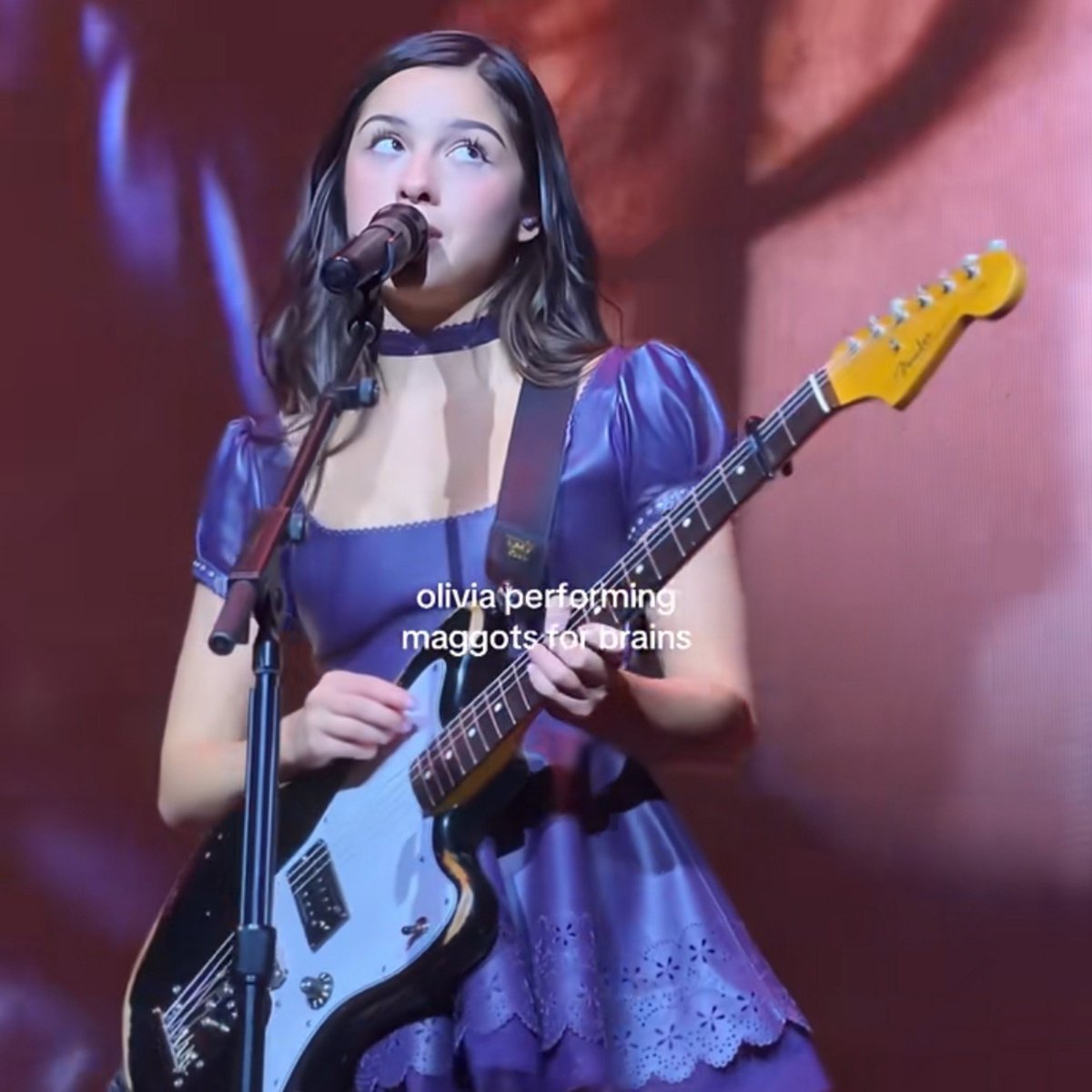 demonfields's tweet photo. la principessa ha dato il via al suo tour e questo outfit ..   long live colore viola long live purple girlies lei esiste per persone come me https://t.co/xKy9N6l7b5