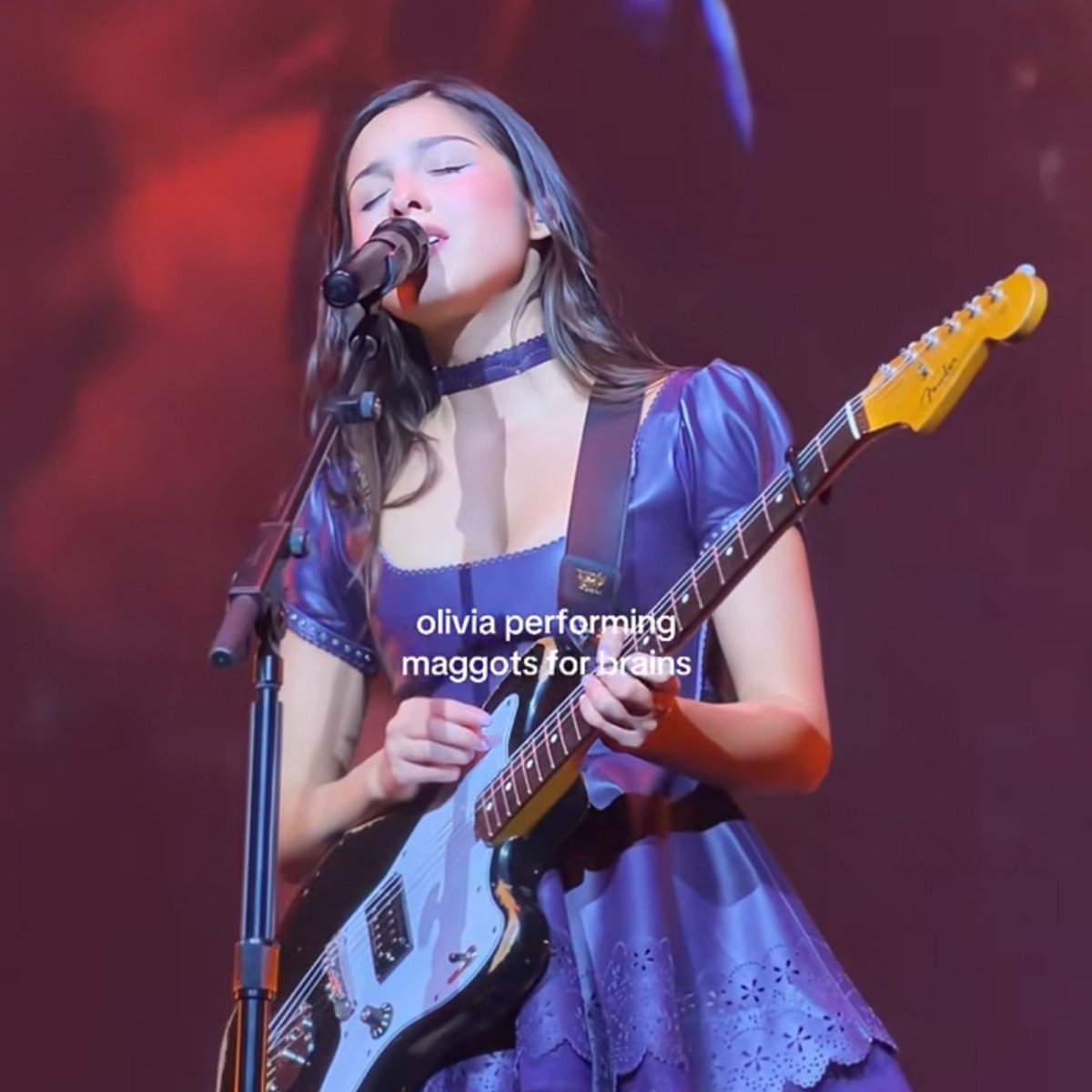 demonfields's tweet photo. la principessa ha dato il via al suo tour e questo outfit ..   long live colore viola long live purple girlies lei esiste per persone come me https://t.co/xKy9N6l7b5