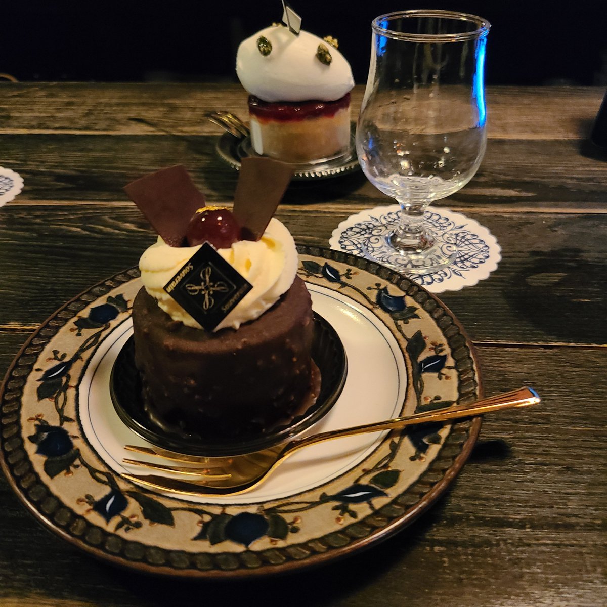 dazupomi's tweet photo. チョコとウイスキーはお互いの良さを引き立て合い愛し合う https://t.co/SuXNr9dHaQ