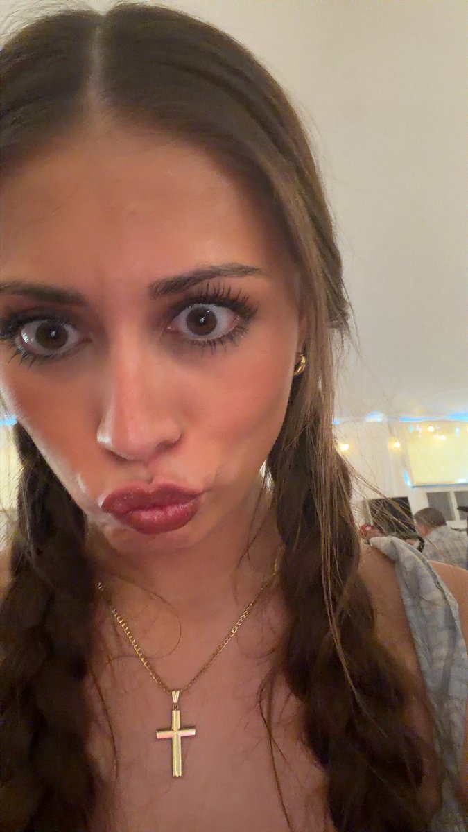 send2danii's tweet photo. Chat people keep telling Me I kinda look like Wednesday Adams do we agree??! https://t.co/xqfs7g8GiA