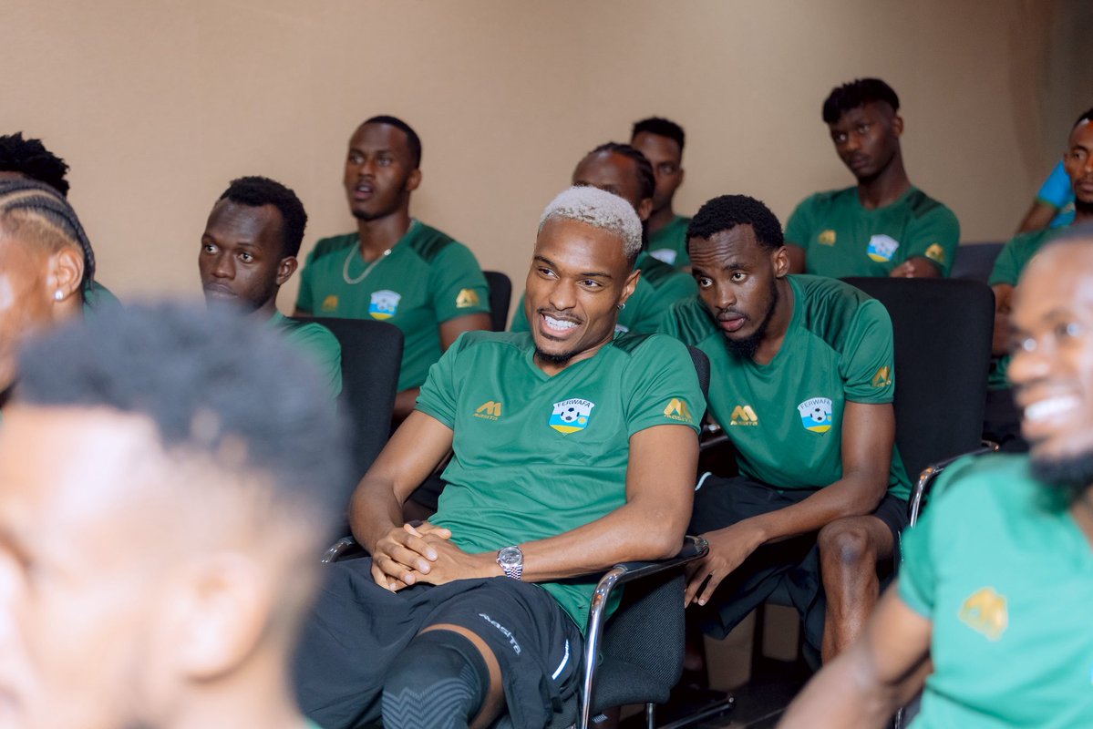 FERWAFA's tweet photo. Ambasaderi w’u 🇷🇼 muri Cape Verde, Nyakubahwa Festus Bizimana yakiriye delegasiyo y’Amavubi i Praia, aho baje kwitegura umukino wa kabiri wo gushaka itike yo kuzitabira igikombe cya Afurika 2027, uzahuza u 🇷🇼 na Cabo Verde ku wa 29 Nzeri.

Intego ni imwe
Imihigo irakomeje. https://t.co/ofl0PDb0EW