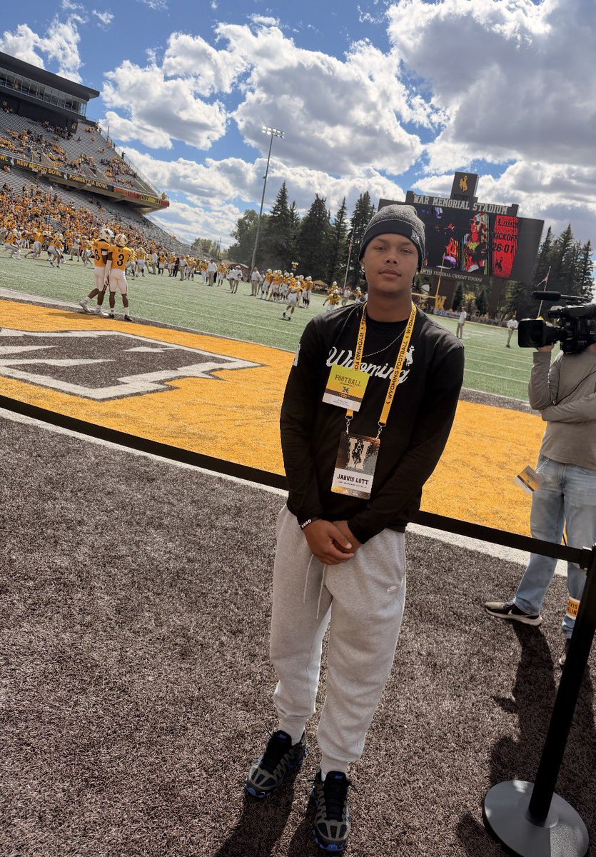 jarvislott8's tweet photo. I had a great time watching @wyo_football I am thankful for the invite from @JamoBrown_ @CoachABohl I can’t wait to get back down there to the campus 
@PlayBookAthlete 
@Ellisspeedcoach 
@shaqboyd 
@PrepRedzoneNE 
@NEBHSFB 
@LNEfb https://t.co/8zFoPiLqJ7