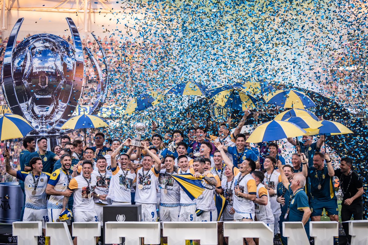 RosarioCentral's tweet photo. C A M P E O N E S 💛💙🤪 https://t.co/TvYiC2lPWv