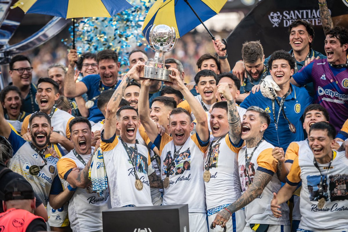 RosarioCentral's tweet photo. C A M P E O N E S 💛💙🤪 https://t.co/TvYiC2lPWv