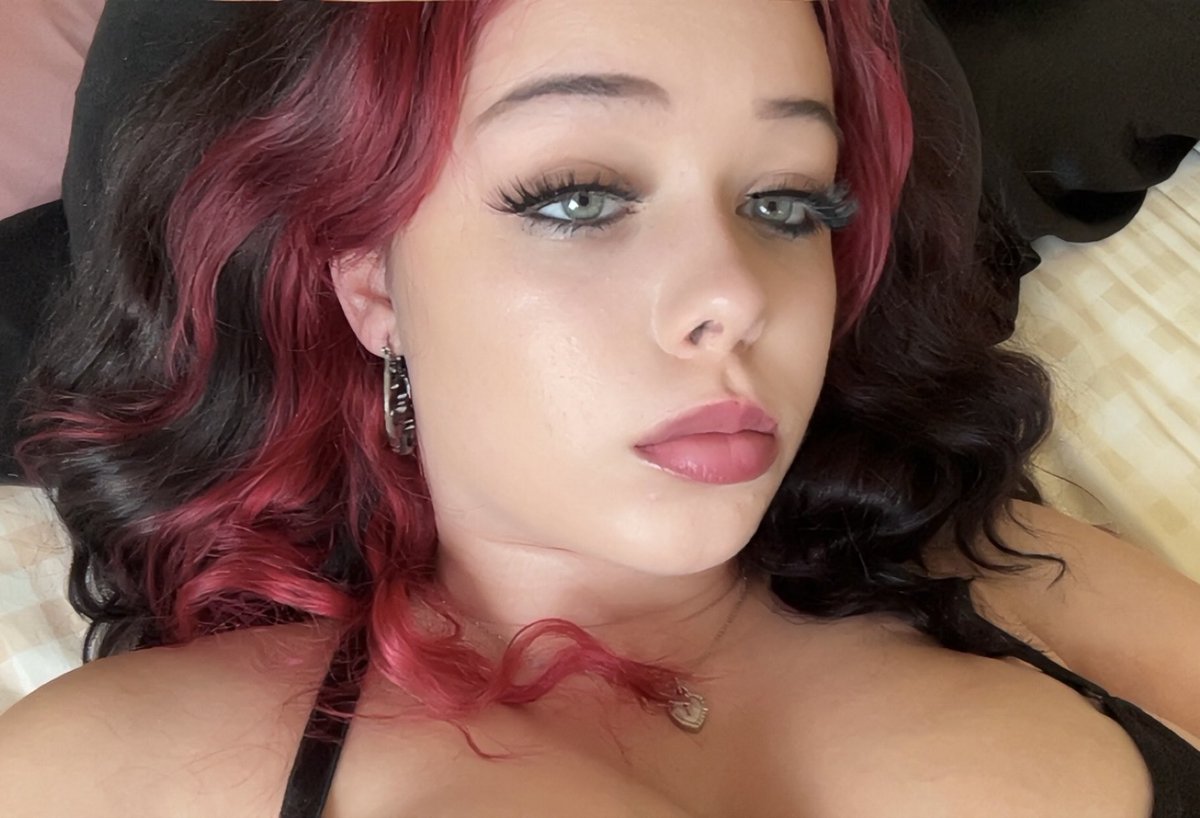 candiedv1olet's tweet photo. alternative girls do it best ;) #nsfwtwt #alt #altgirl https://t.co/HKrowrTcjW