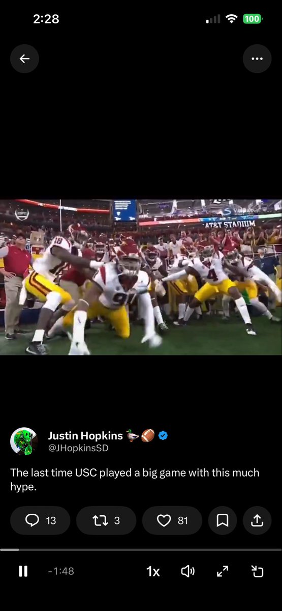 UofODuckFan08's tweet photo. @USC_Athletics @uscfb Look familiar https://t.co/tCcvTMfOZ2