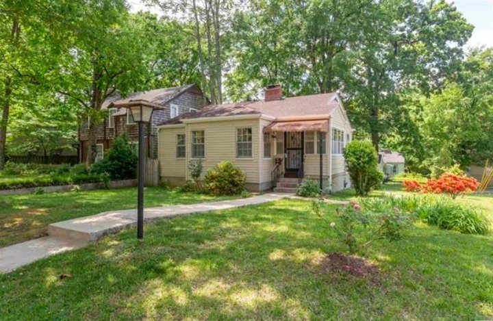 John_daniel11's tweet photo. 🏡 3Bed, 2Bath Apartment for Rent In Birmingham, AL
💰 $1,849/month
📐 1,213 sqft.
🚗 Dedicated Parking Spaces
❄️ Forced-Air Heating + Central A/C
🐾 Pets Permitted
📅 Immediate Occupancy
📋 Background Check Required
Looking for your next home in Birmingham? DM for more details https://t.co/JdsfxnSCDY