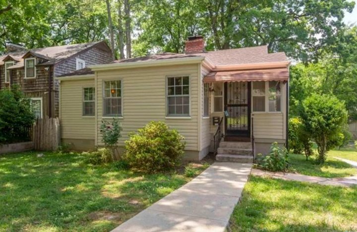 John_daniel11's tweet photo. 🏡 3Bed, 2Bath Apartment for Rent In Birmingham, AL
💰 $1,849/month
📐 1,213 sqft.
🚗 Dedicated Parking Spaces
❄️ Forced-Air Heating + Central A/C
🐾 Pets Permitted
📅 Immediate Occupancy
📋 Background Check Required
Looking for your next home in Birmingham? DM for more details https://t.co/JdsfxnSCDY